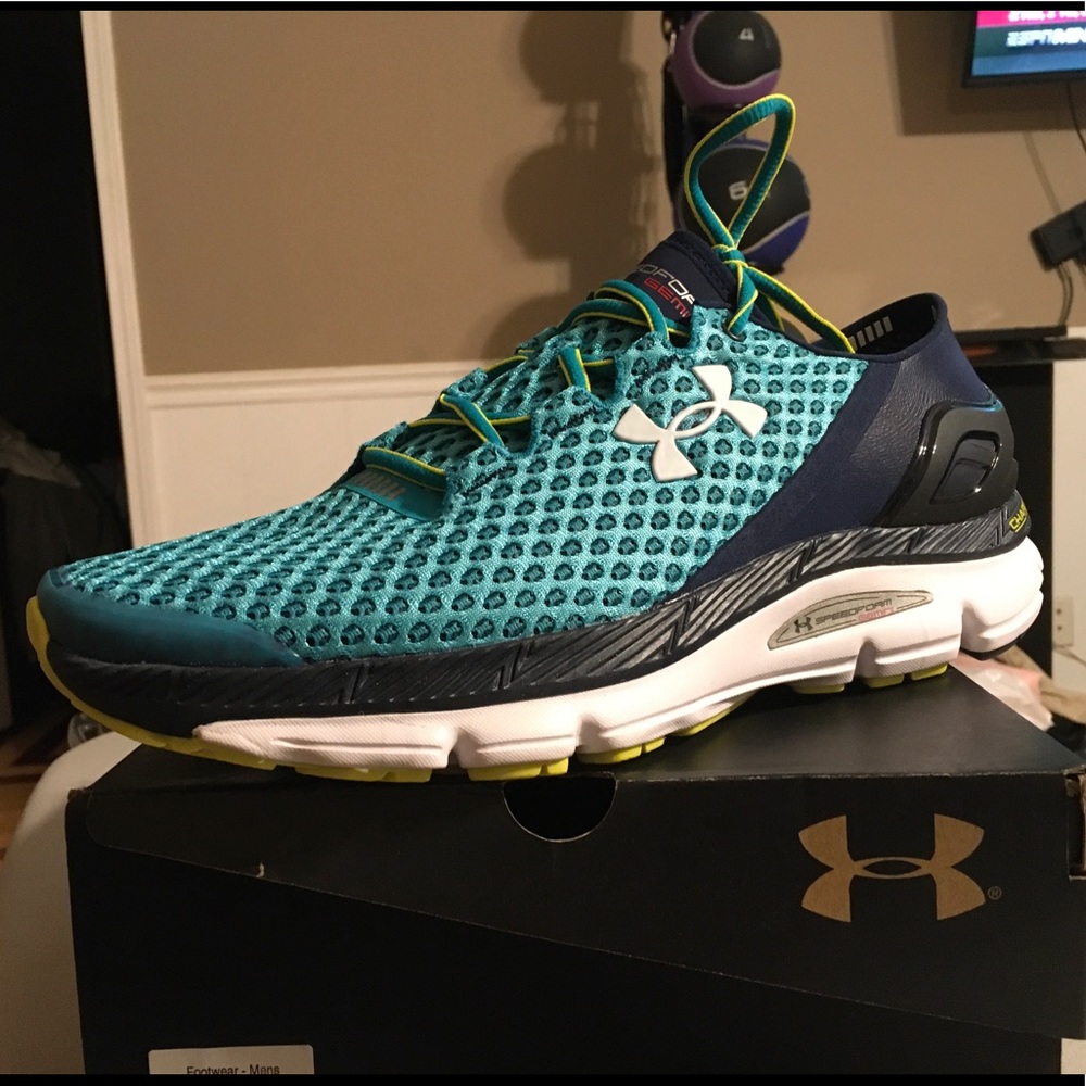 Best shoe ever! Under Armour Gemini! Never Worn!